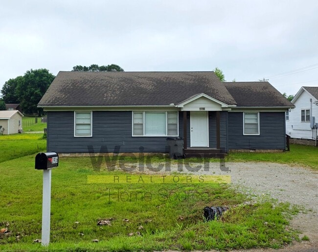 Building Photo - 3 bedroom, 2 bath home