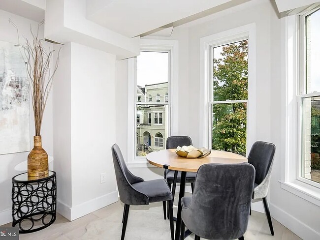 Photo - 2556 University Pl NW Unit 201