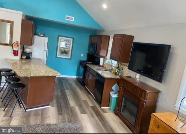Building Photo - 28 40th St Rental