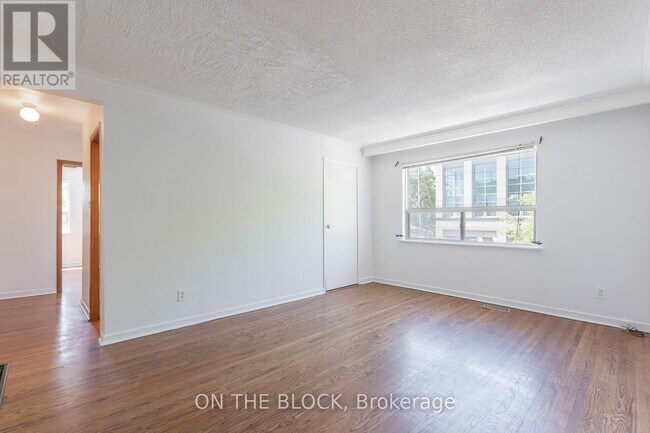 Photo - 883 St Clair Ave W