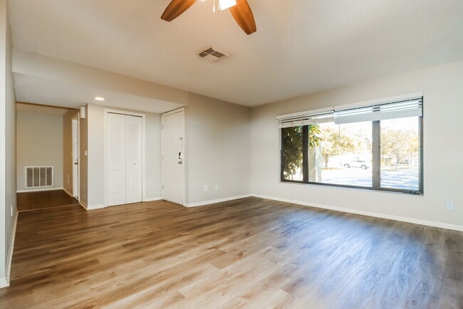 Photo - 113 Timber Cir