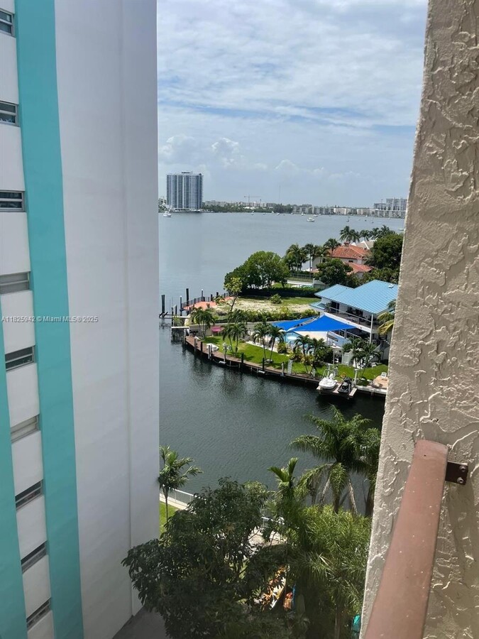 Photo - 2903 NE 163rd St Unidad 807 Rental