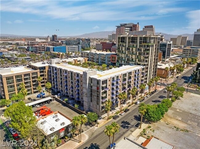 Building Photo - 353 E Bonneville Ave Unit 573