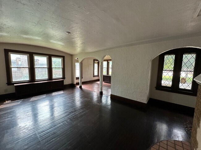 Photo - 1818-1820 E Newberry Blvd Unit 1820