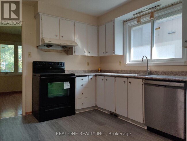 Photo - 93 Southdale Dr