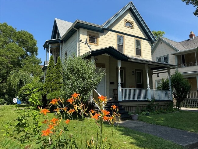 Building Photo - 39 Edmonds St Rental