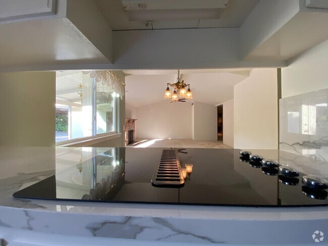 Building Photo - 1217 W Tenaya Way Rental