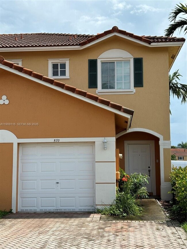 Photo - 570 St Michelle Way