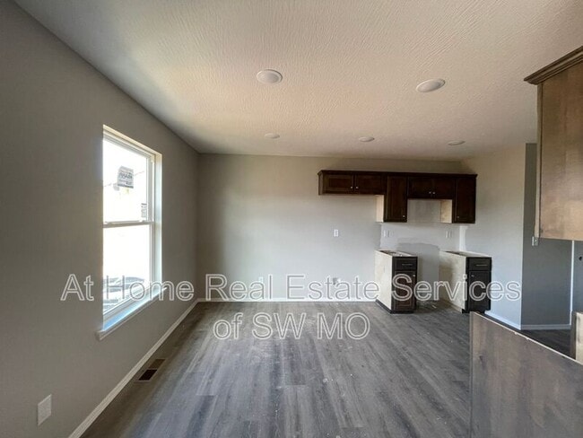 Photo - 822 E Watermill Cir