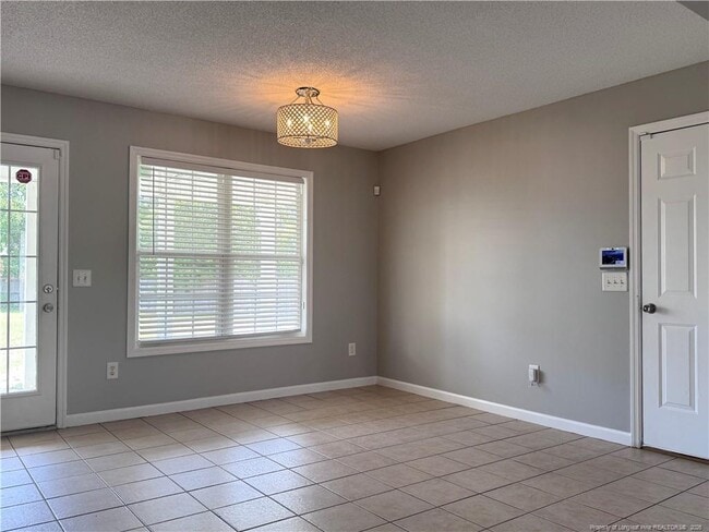 Photo - 115 Dover Ct E