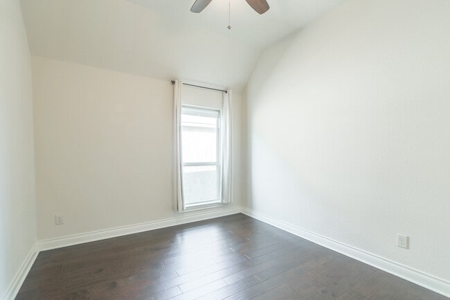 Building Photo - 13803 Royal Ridge Dr Rental