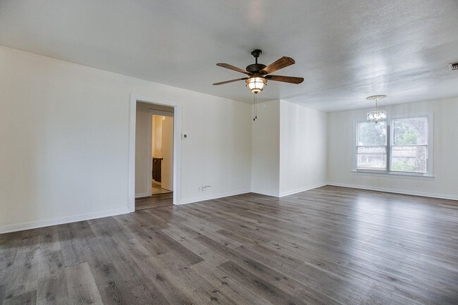 Photo - 1921 W Ave J