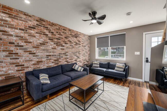 1055 Parksley Ave