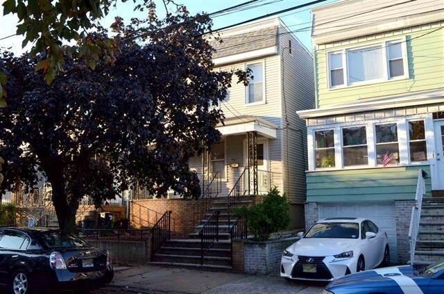 Photo - 72 W 13th St