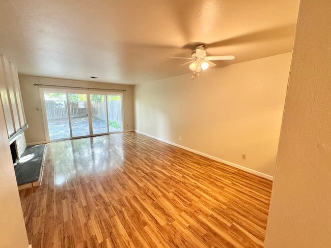 Photo - 604 Radcliffe Dr