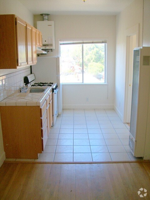 Building Photo - Newly Remodeled corner Unit 68 Rental