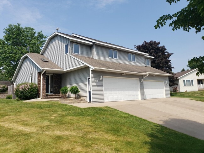 Building Photo - 720 N 16th Ave Rental