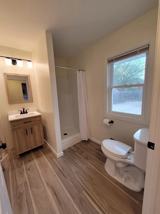 Photo - 106 E Harrier St