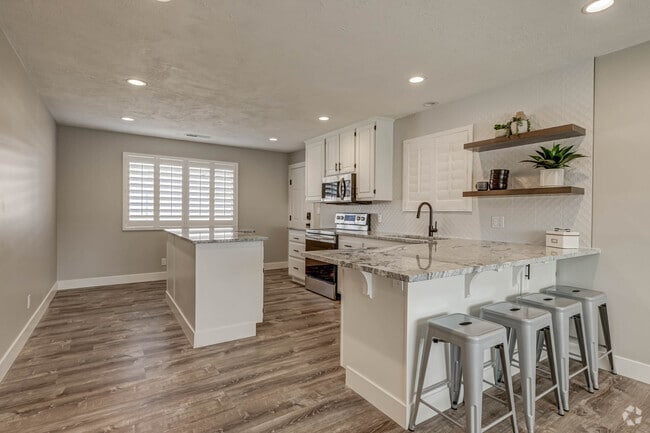 Building Photo - 660 S 400 E Unit 8 Rental