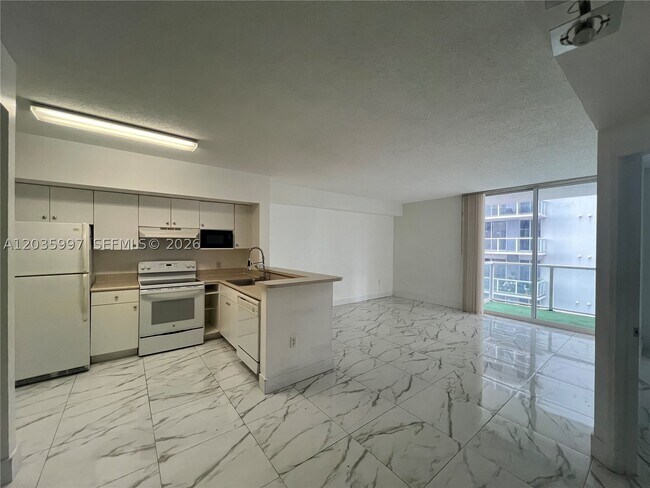 5085 NW 7th St Unit 711