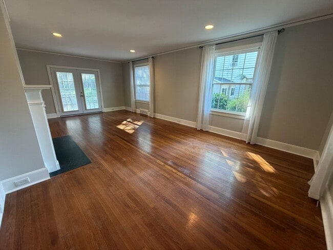 208 Woodland Dr