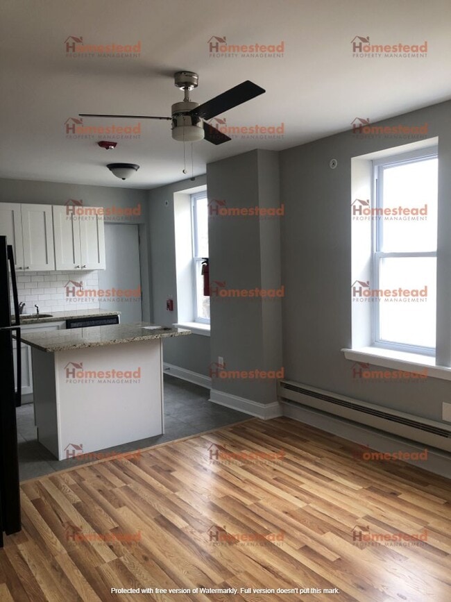 Building Photo - 232 S 60th St Unit Apt 3