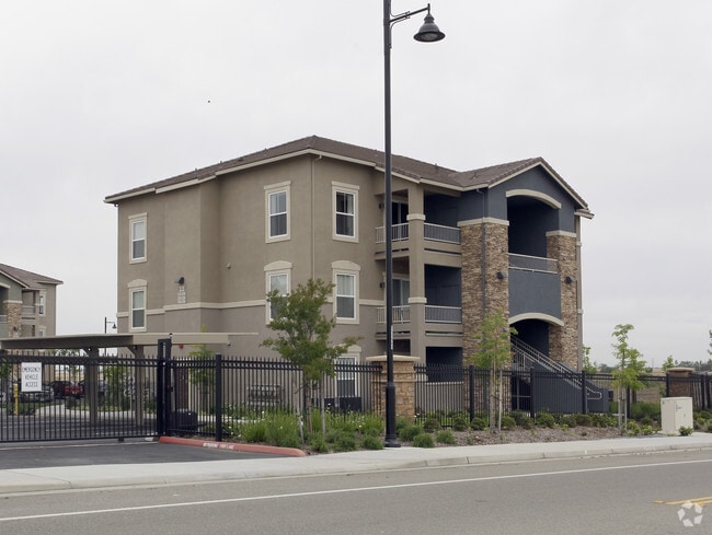 Whitney Ranch Apartments