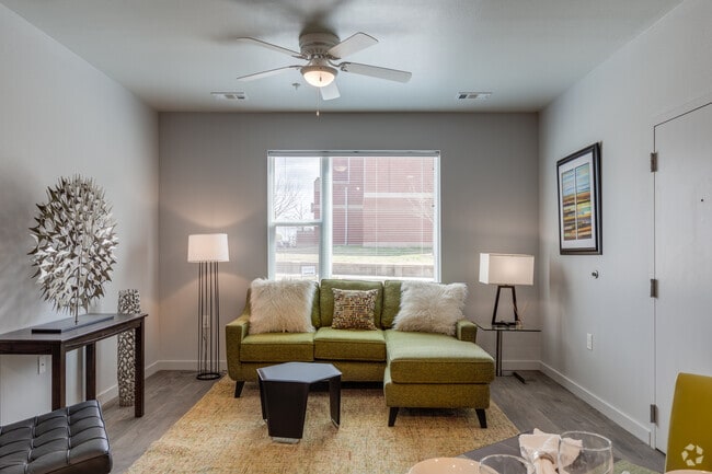 1BR, 1BA - 680SF