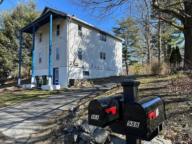 Building Photo - 98 New Paltz Rd