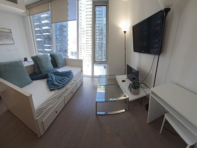 Building Photo - 101 Peter St