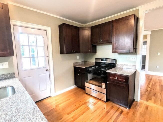 Building Photo - 76 Farquhar St Unit 2