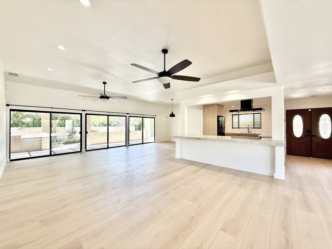Building Photo - AVAILABLE NOW!! GORGEOUS 2 Bed 2 Bath Home in BERMUDA DUNES!