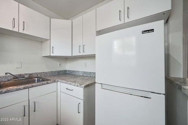 Photo - 841 N 6th Ave Unidad 9