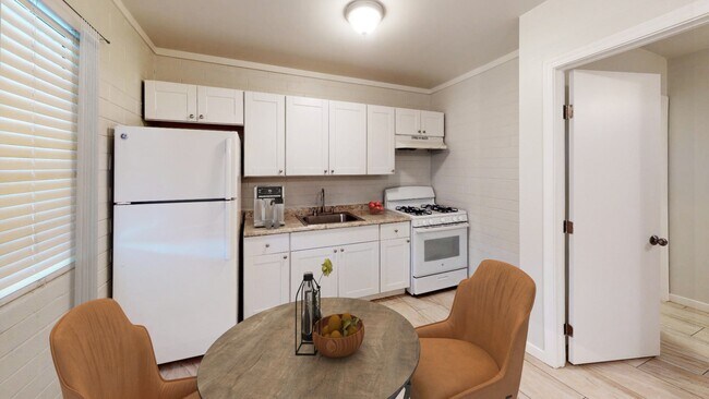 Photo - Seven Palms Apartments