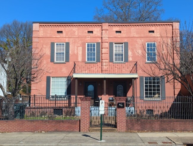 Building Photo - 823 McCallie Ave Unit 9 - B