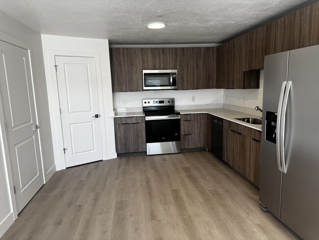 2172 Sawmill Blvd Unit 3304