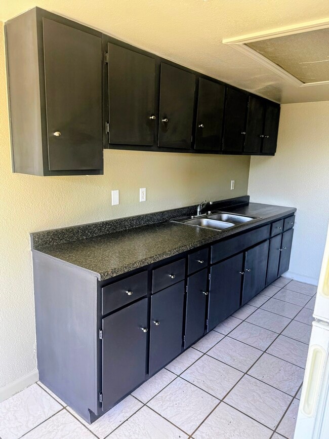 Photo - 329 W Wilson St Unidad #103