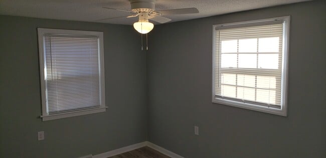 Photo - 1711 Alexsandria Rd