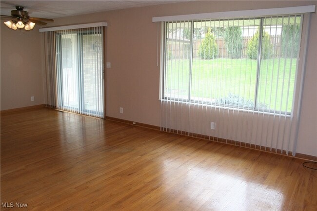 Building Photo - 300 Calvin Dr Unit 300 & 304