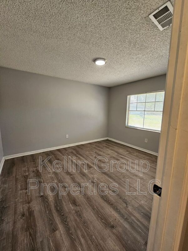 Photo - 1041 N Brunnell Pkwy