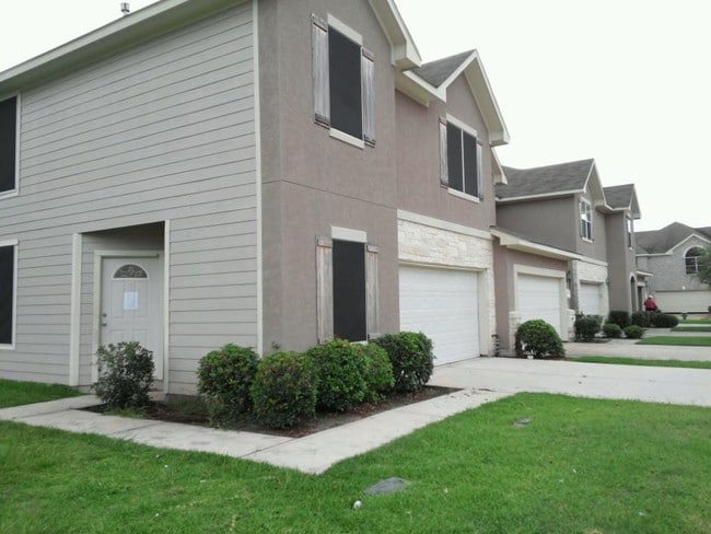 Silverglen Townhomes - Silverglen Townhomes
