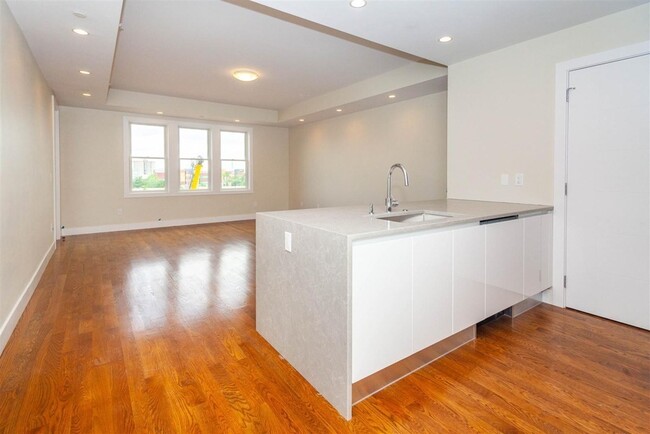 Photo - 906 E 2nd St Condo Unit 110