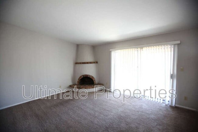 Photo - 401 W Utopia Rd