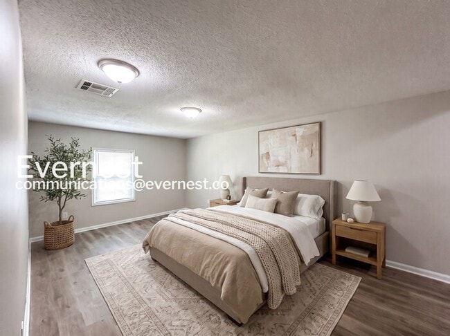 Photo - 4 Bed, 2 Bath Home with Fenced Yard and Parking / Pet-Friendly / Available Soon!