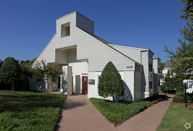 Walden Court Apartments - Walden Court Apartments