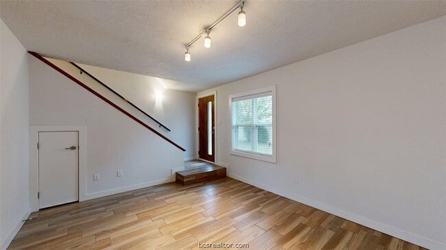 Photo - 505 Boyett St Unit 1