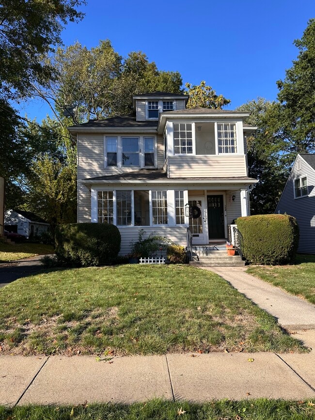 Building Photo - 154 Edgemere Ave Unit 154 Edgemere Ave