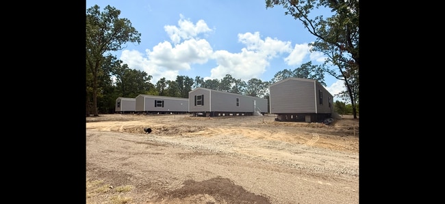 Building Photo - 411 Rs County Rd 3333