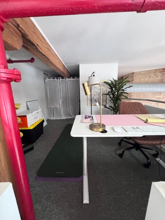 1114 W Belmont Ave Unit 2