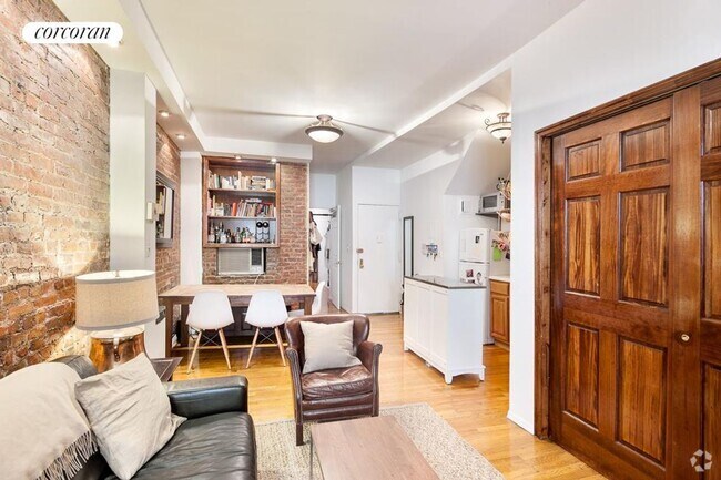Building Photo - 257 W 12th St Rental